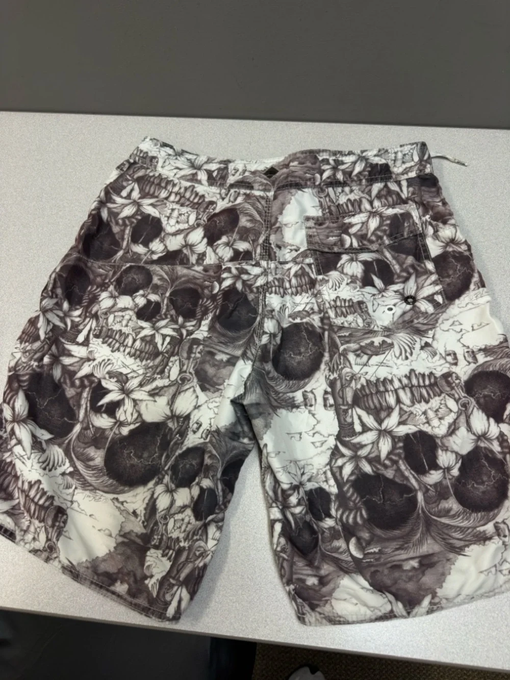 Rip Curl Skull‎ Print Board Shorts Surf Swim Trunks Mens Size 33 Made in Italy